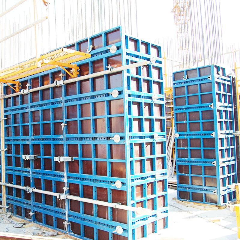 Sự khác biệt giữa ván khuôn gỗ và ván khuôn thép là gì?