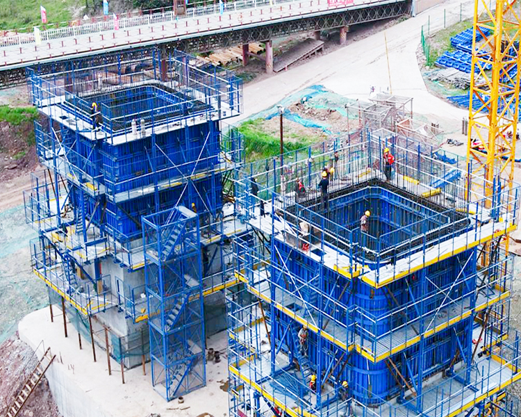 4_0001_Cốp pha leo thủy lực tự động